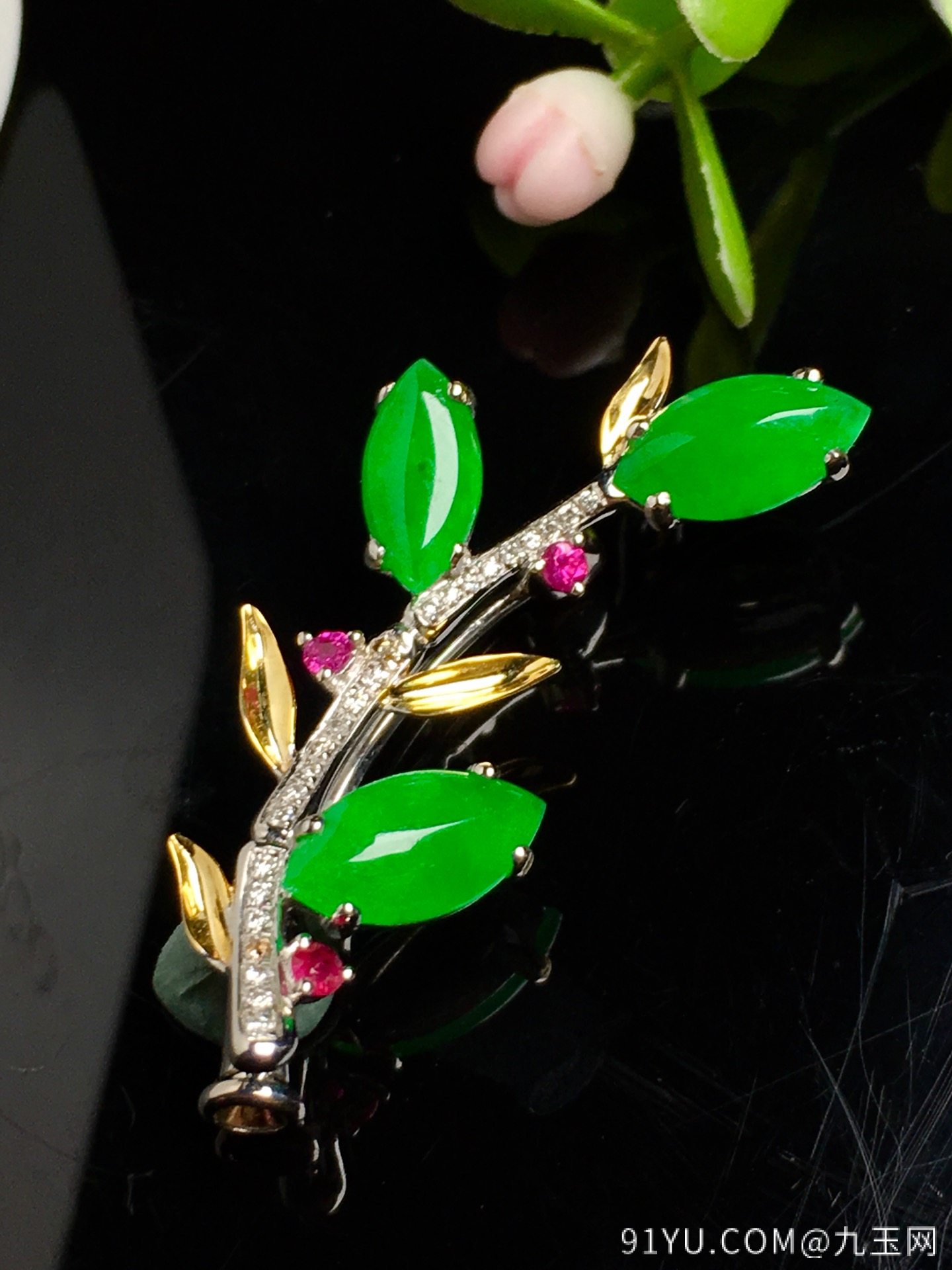 冰阳绿金枝玉叶吊坠，可做胸针，两用款，裸石尺寸9.3-5-3，特惠价����
