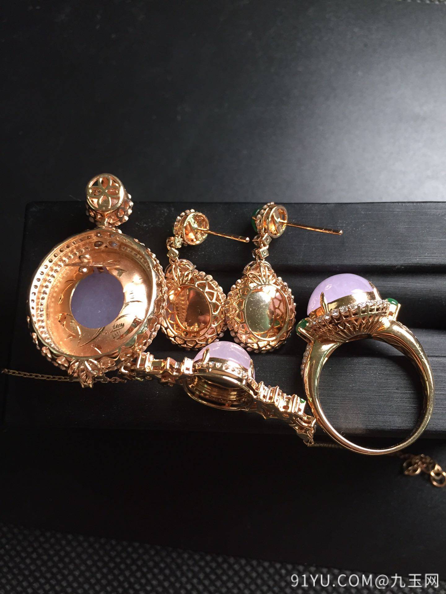 紫罗兰蛋面4⃣件套（吊坠+戒指+耳坠+手链）、18k真金真钻镶嵌，完美，种水超好，玉质细腻。[愉快][愉快