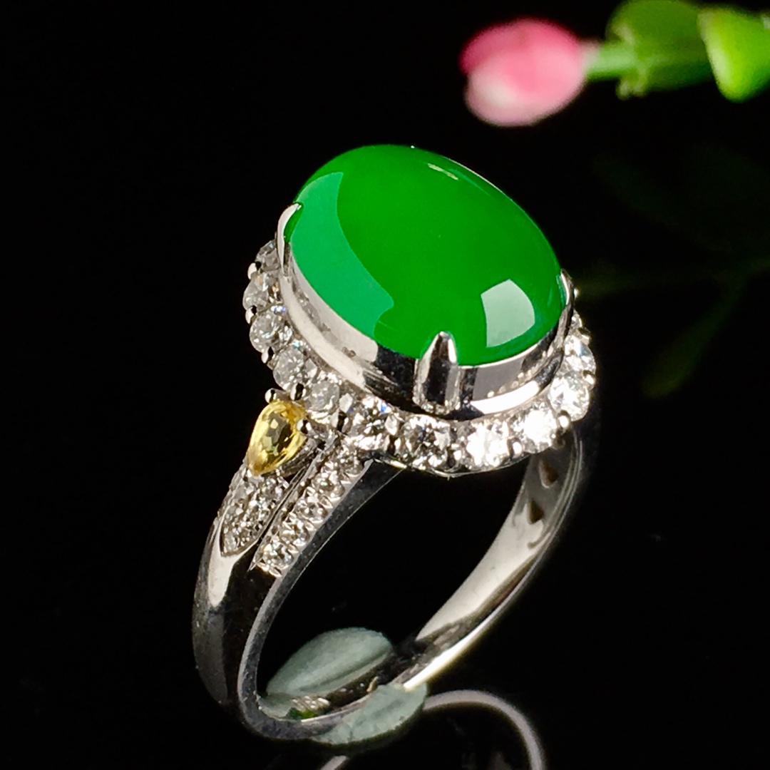 冰阳绿戒指，色阳，饱满，戒指内圈17裸石尺寸11.5-8.8-5