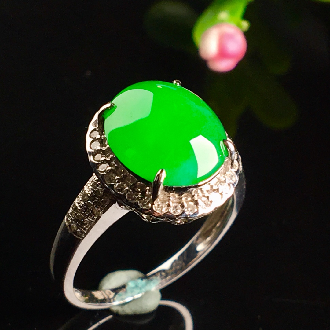 冰阳绿戒指，色阳，戒指内圈17.5裸石尺寸11.5-10-5.5