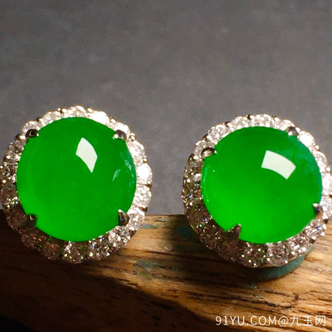 【耳环，冰正阳绿】玉质细腻，冰绿冰透，完美无暇，18k金奢华钻石镶嵌☕