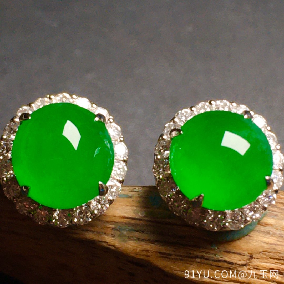 【耳环，冰正阳绿】玉质细腻，冰绿冰透，完美无暇，18k金奢华钻石镶嵌☕