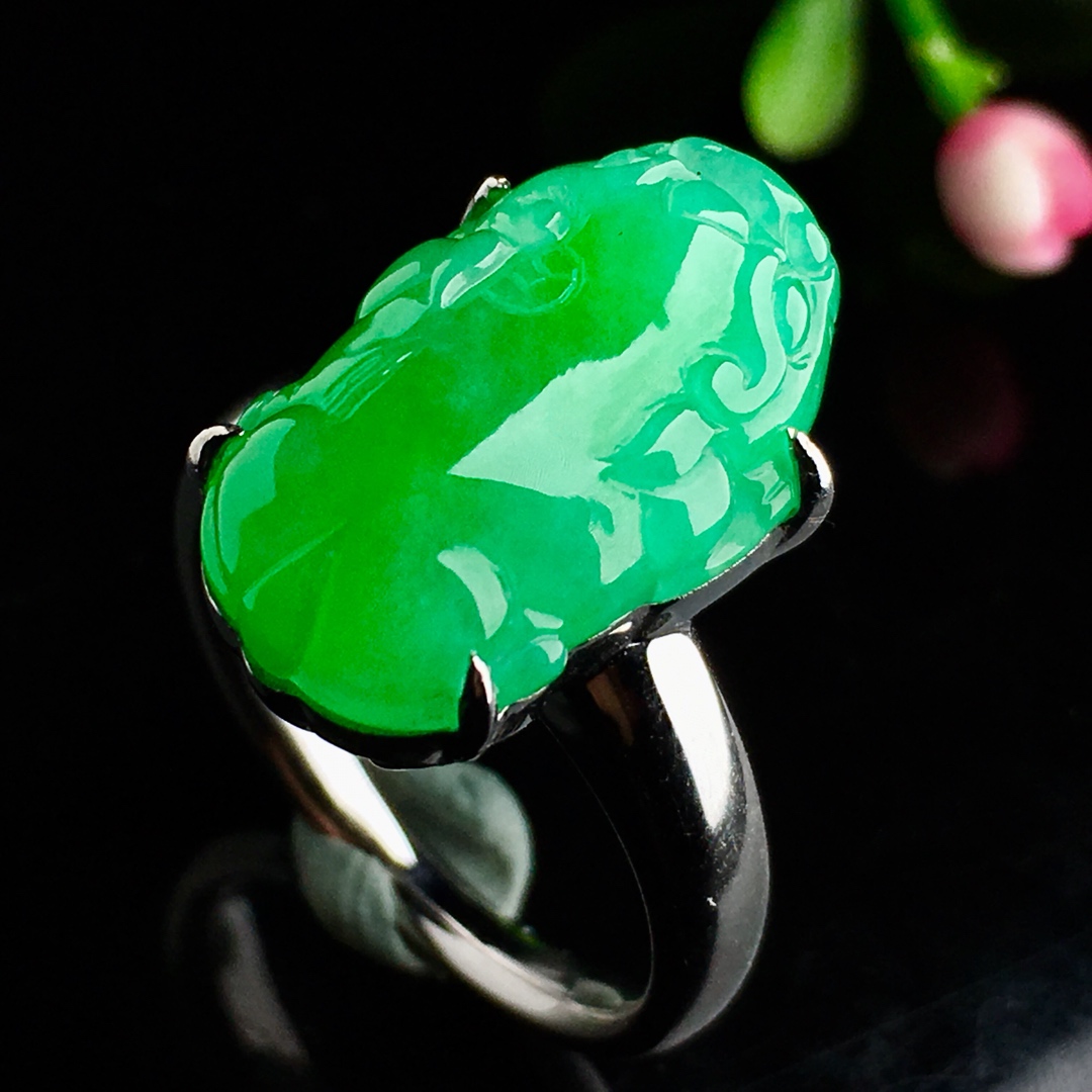阳绿貔貅戒指，色阳，戒指内圈17.5裸石尺寸17.5-11-7，特惠价    