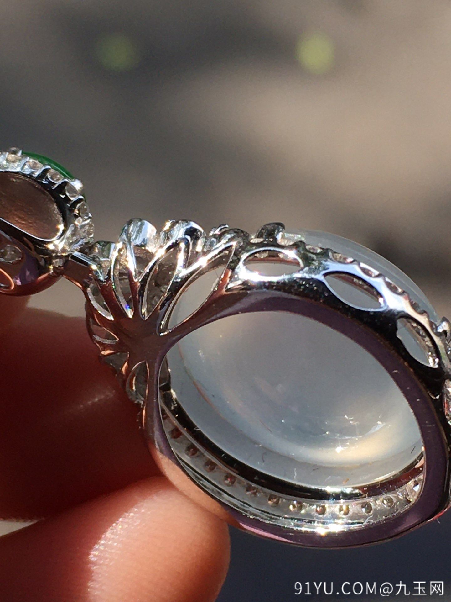 【高冰鸽子蛋】水润通透，玉质细腻，完美无暇，18k金奢华钻石镶嵌☕