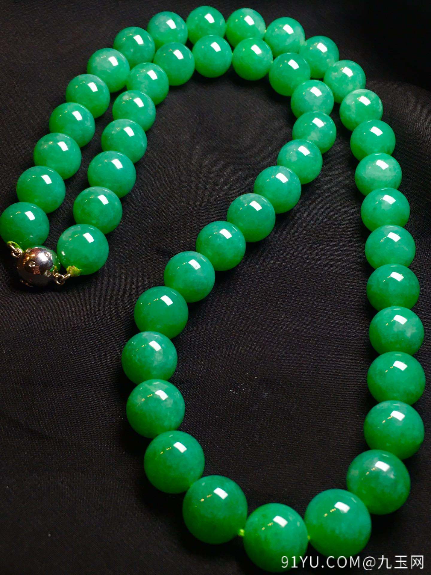价[色] ：【翡翠珠链，冰阳绿】水润通透，玉质细腻，冰绿冰透，完美无暇