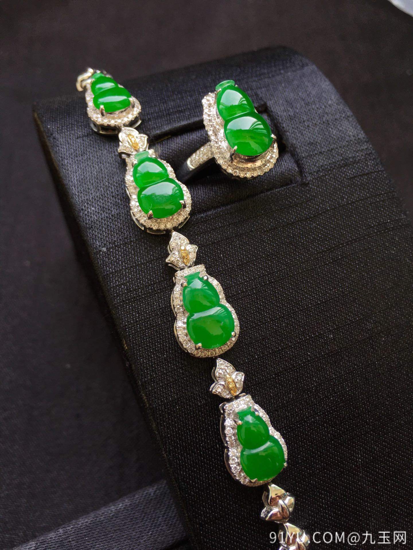 阳绿葫芦手链➕戒指套装，完美色辣手链裸石11*7*3戒指裸石12.5*7*3价格