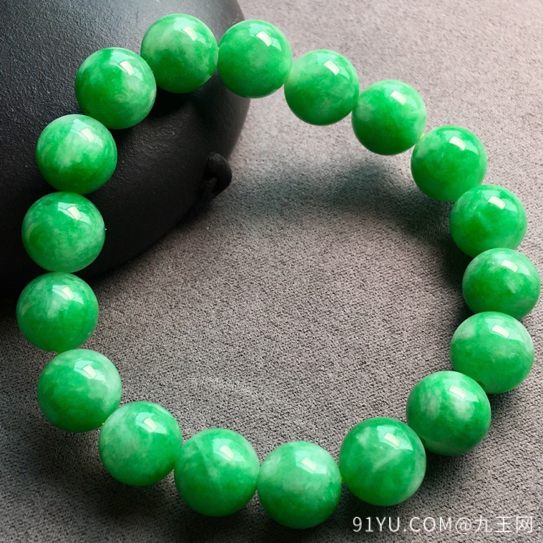 ❤。冰种阳绿大珠珠手串，色阳绿，珠圆玉润，上手大气，裸石：10.3mm
