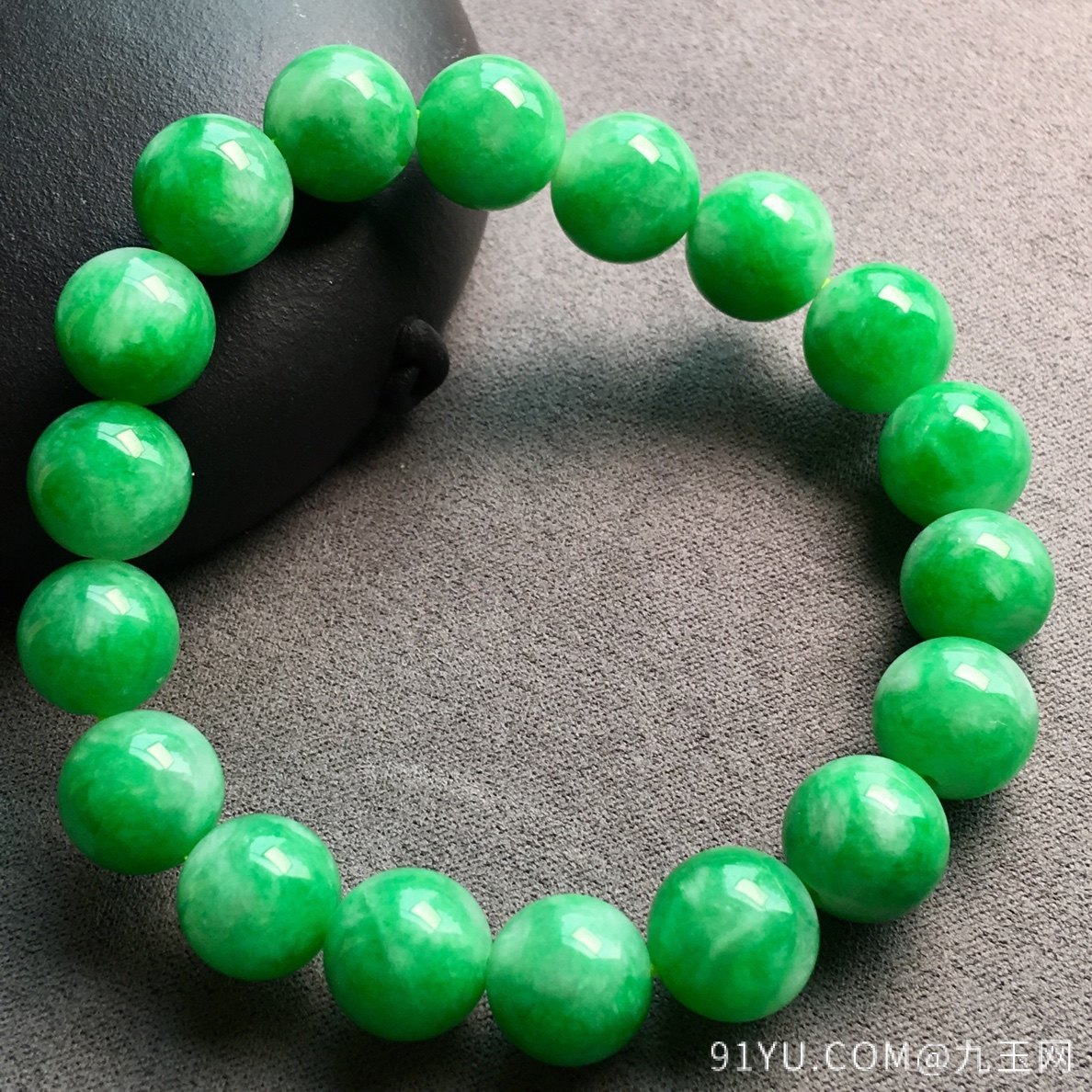 ❤。冰种阳绿大珠珠手串，色阳绿，珠圆玉润，上手大气，裸石：10.3mm