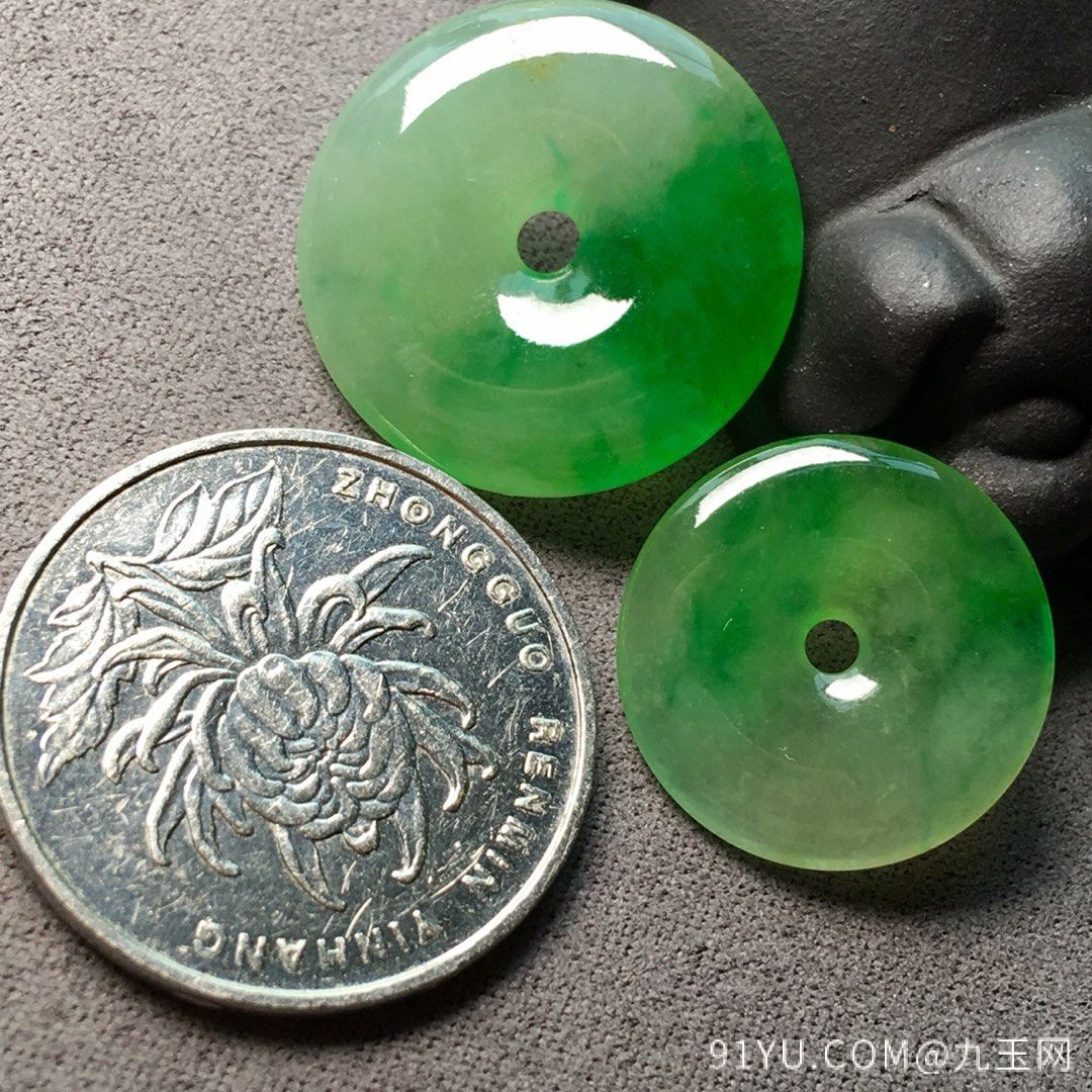 一对冰种飘绿平安扣，玉质细腻水润，起光起胶，裸石：22-4，18-2.7mm