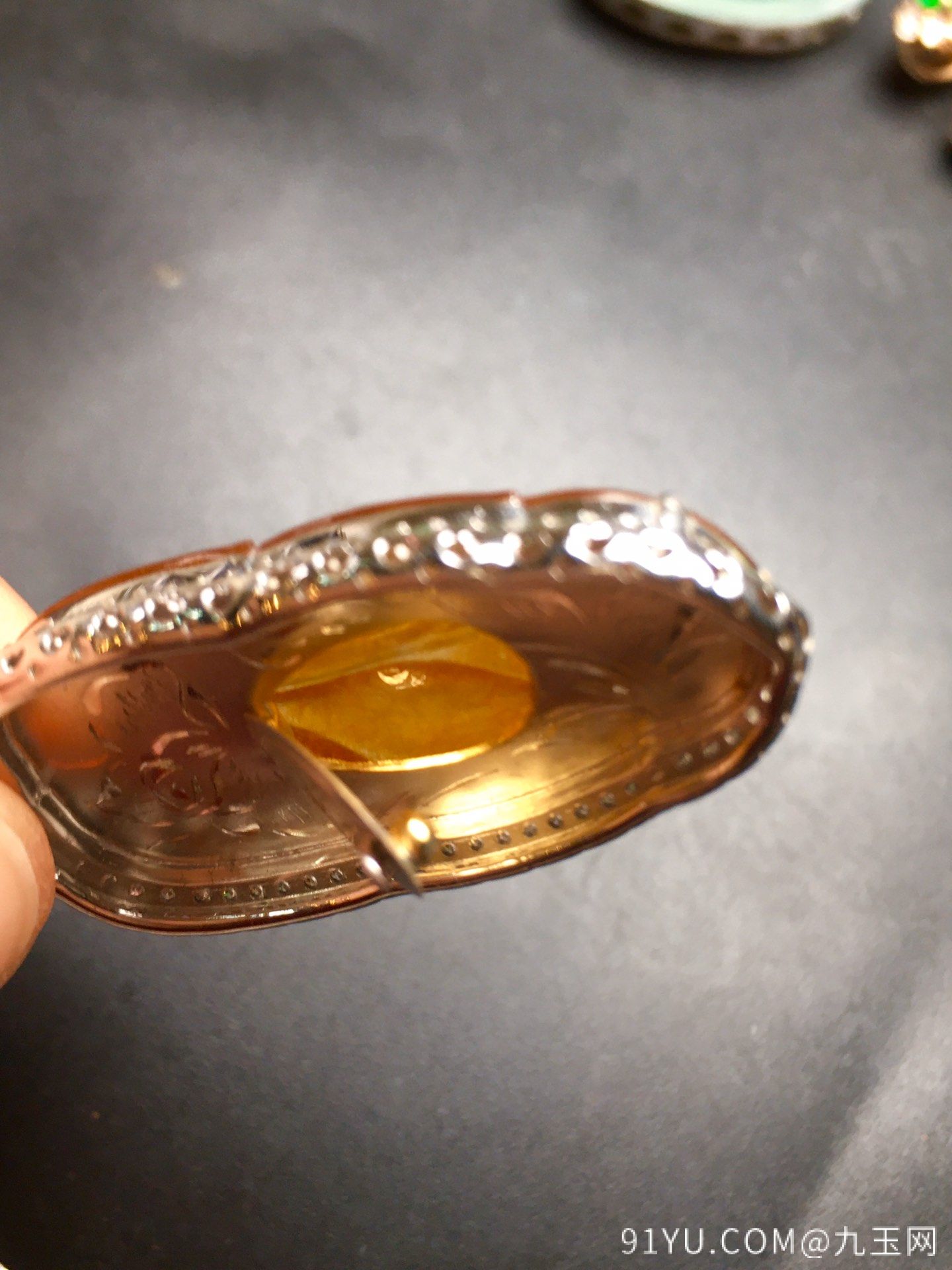 【玉叶，招财冰黄翡翠】很冰透，水水润细腻，完美，18k金奢华钻石镶嵌☕
