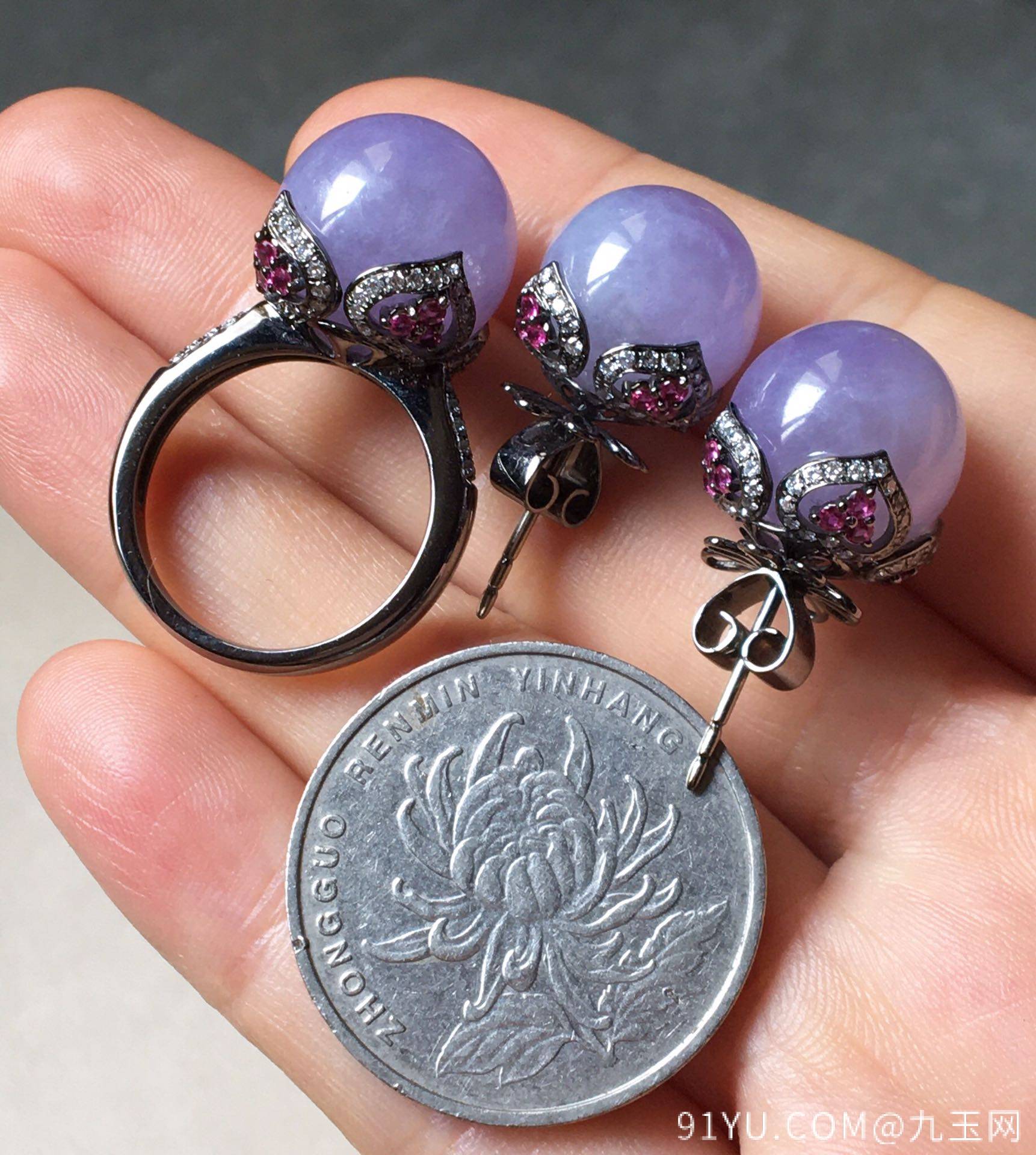 一套，冰种紫罗兰圆珠套装，戒指加耳钉，水润完美，裸石尺寸戒指13.7mm、耳钉12.4mm
