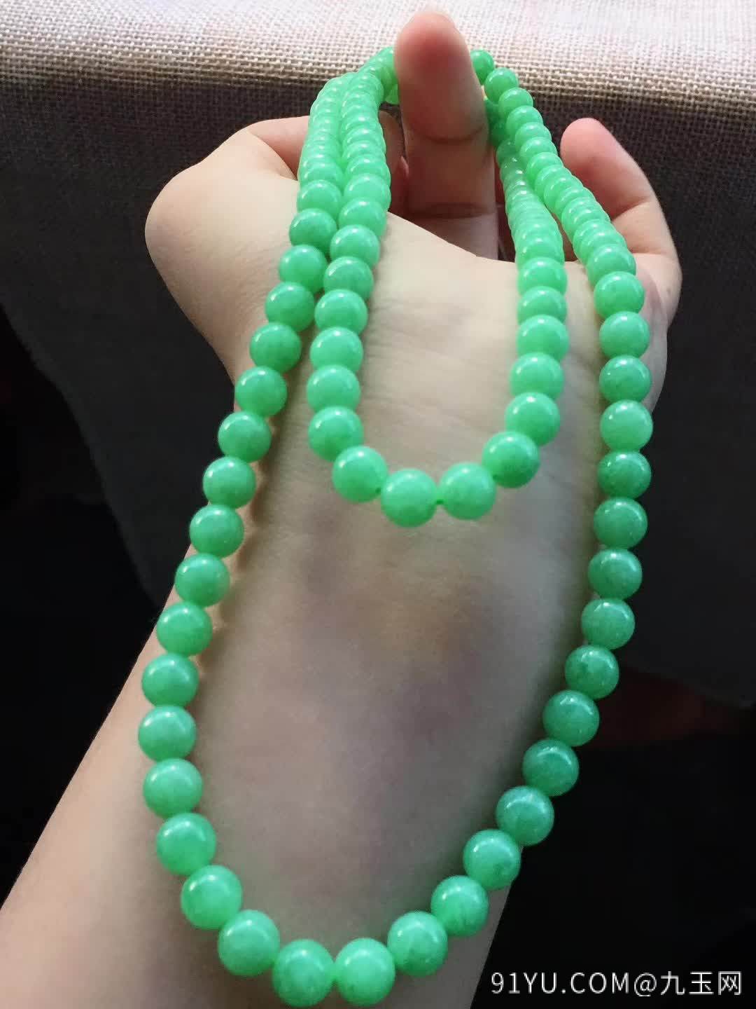 超值，阳绿色珠链、色泽甜美，种水好，性价比高，完美度高，尺寸6.7，粒