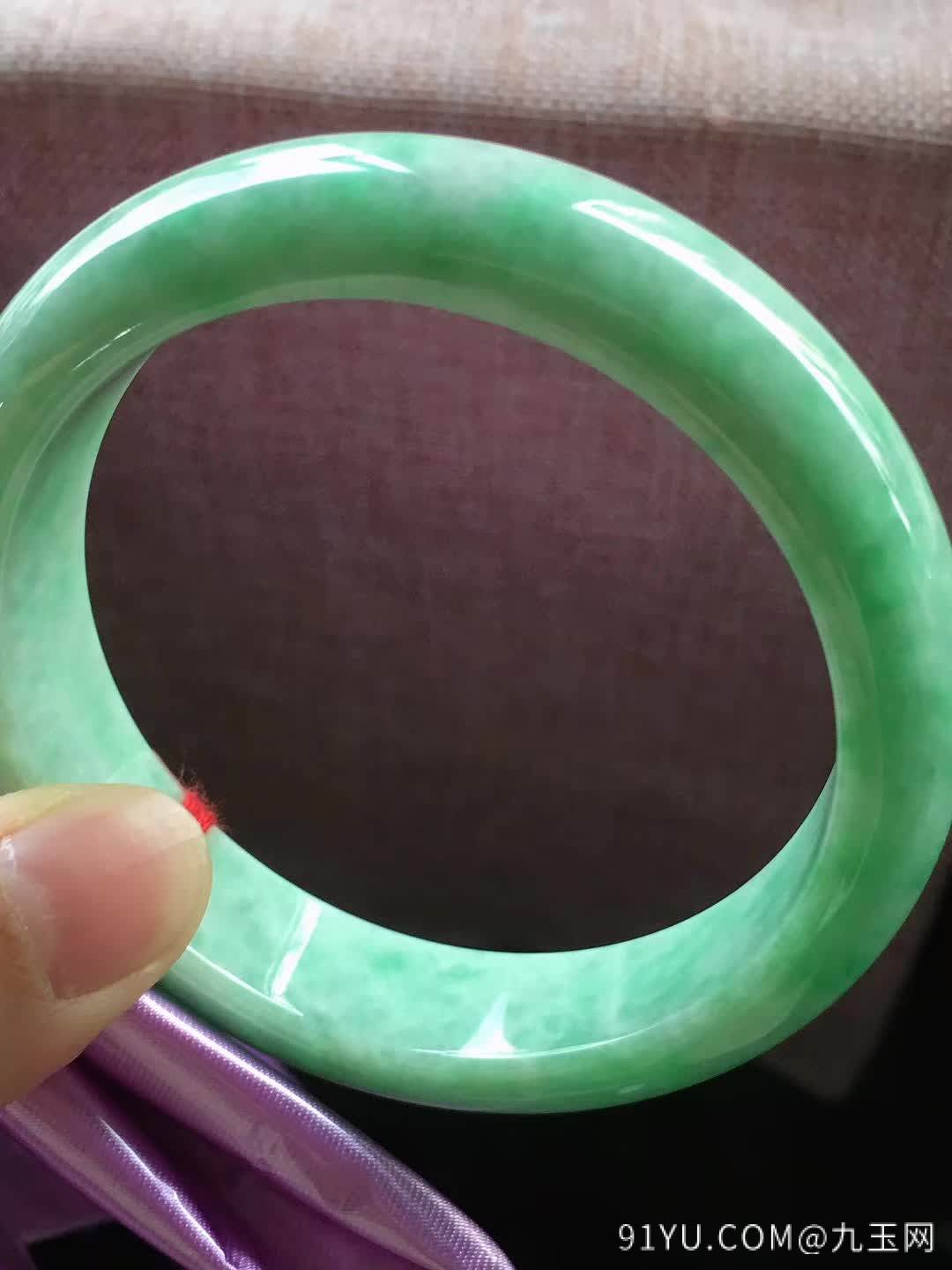 果绿正圈翡翠手镯，种老色阳，尺寸58.5/14/8.4mm