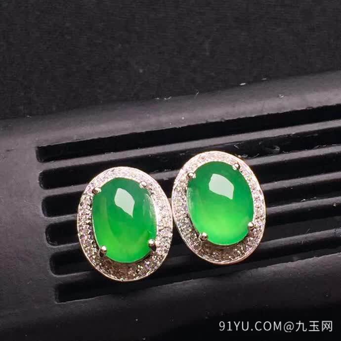 新品：绿色蛋面耳钉18K金伴钻石镶嵌A货翡翠，种好色辣，时尚大方，完美无瑕����