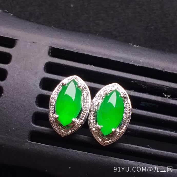 新品绿色马眼耳钉18K金伴钻石镶嵌A货翡翠，种好色辣，时尚大方，完美无瑕����