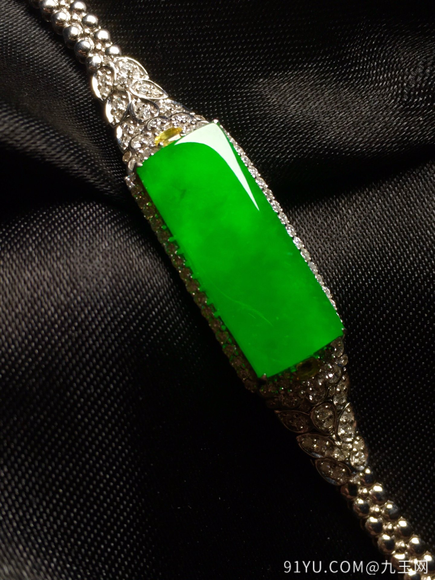 【冰阳绿，方牌，手链】水润通透，玉质细腻，冰绿冰透，完美无暇，18k金奢华钻石镶嵌