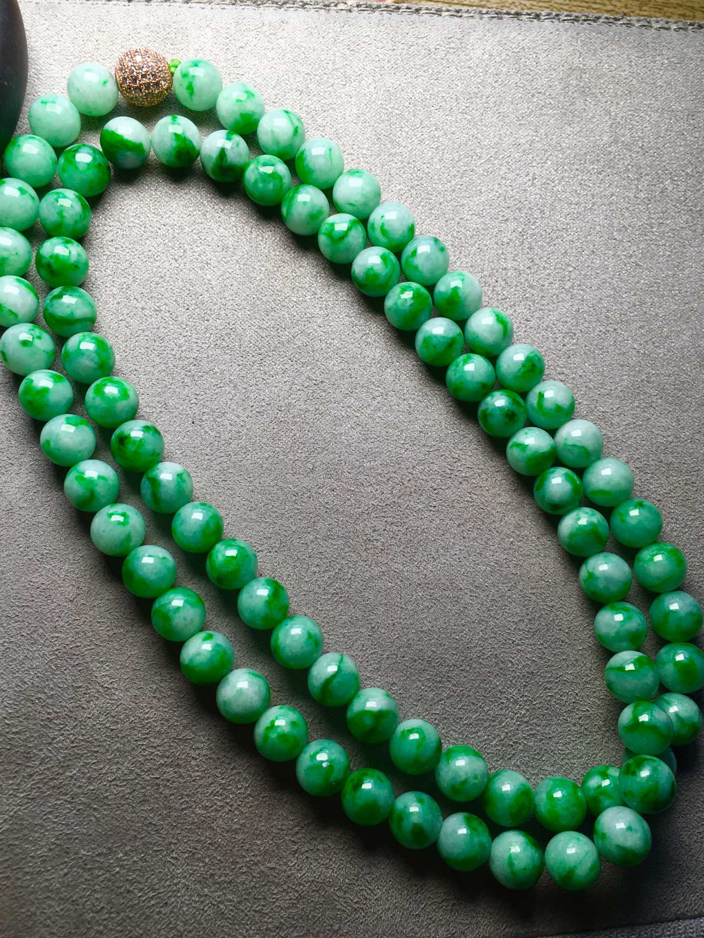 价❤阳绿珠链，玉质细腻裸石：9