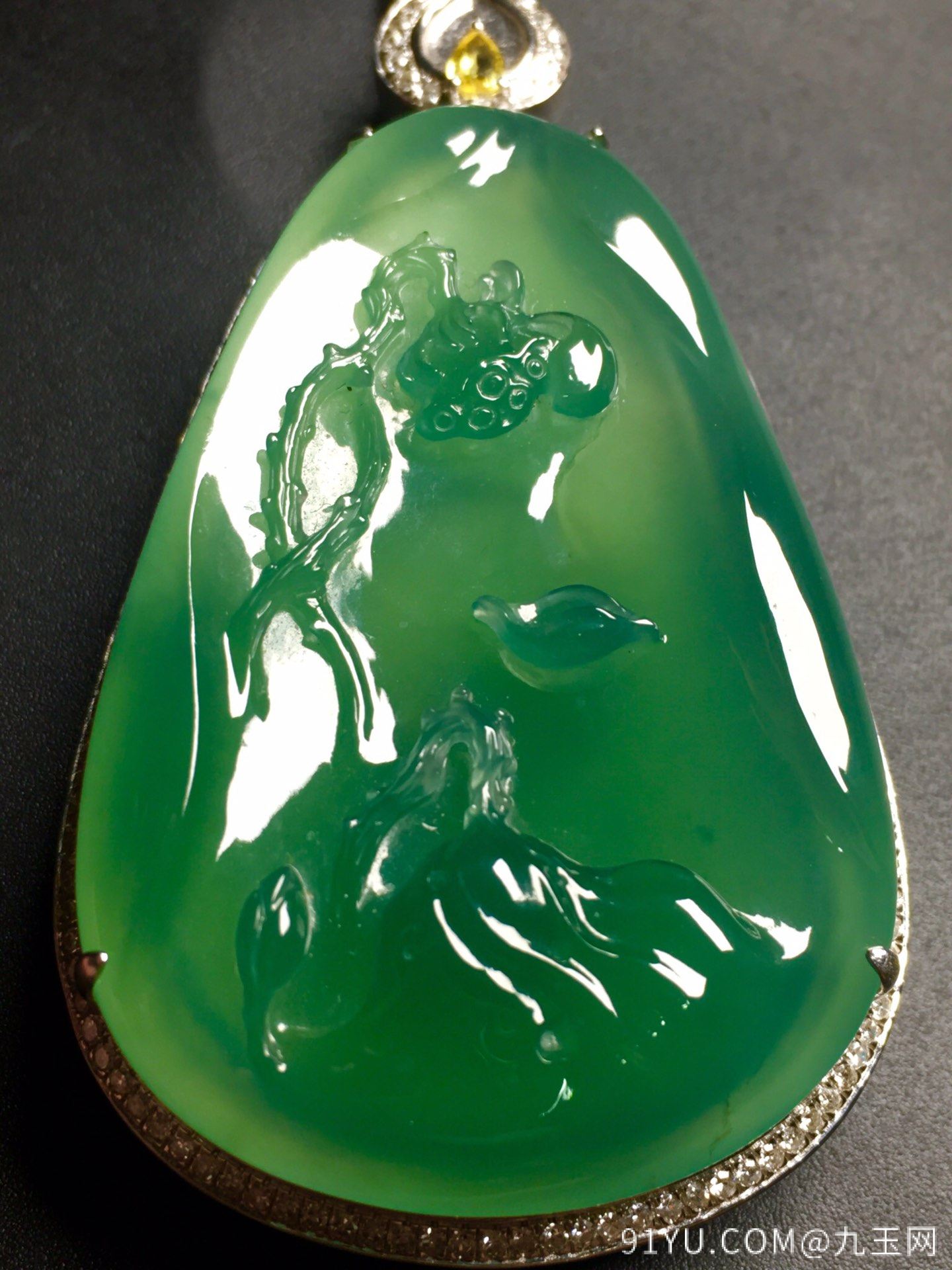 价[色] 【高冰阳绿，好运连连】水润通透，玉质细腻，冰绿冰透，完美无暇，18k金奢华钻石镶嵌