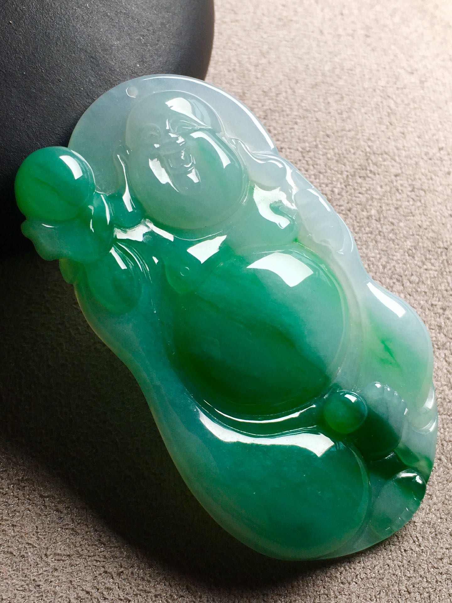 价❤正阳绿布袋佛公，玉质细腻，大件完美裸石：55.6-32-6