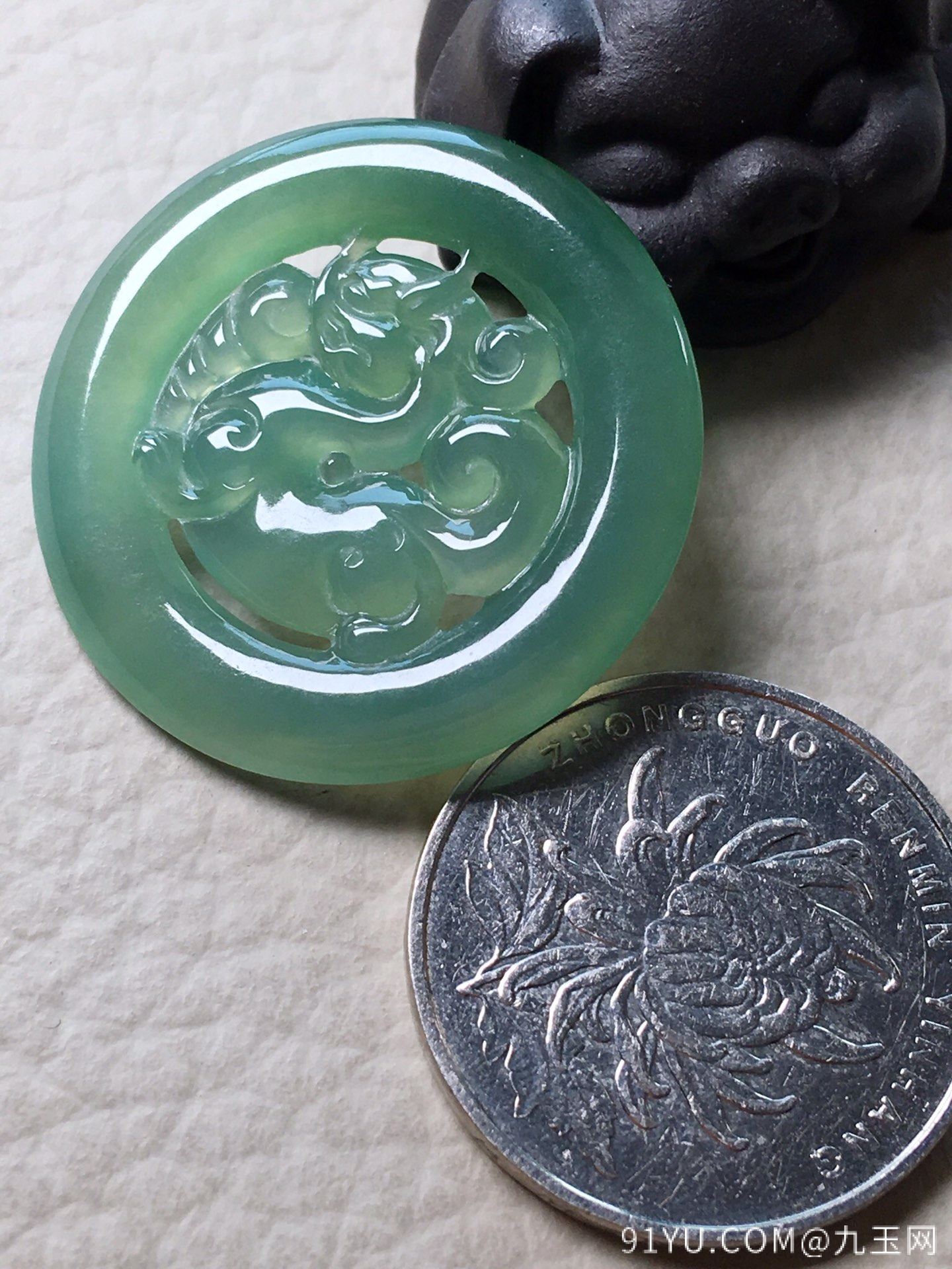 ❤。冰绿麒麟，雕工精湛，玉质细腻水润，超性价比，裸石：30.2-30.1-3mm。完美
