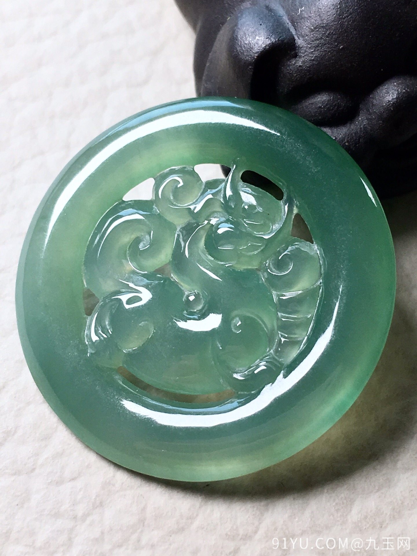 ❤。冰绿麒麟，雕工精湛，玉质细腻水润，超性价比，裸石：30.2-30.1-3mm。完美