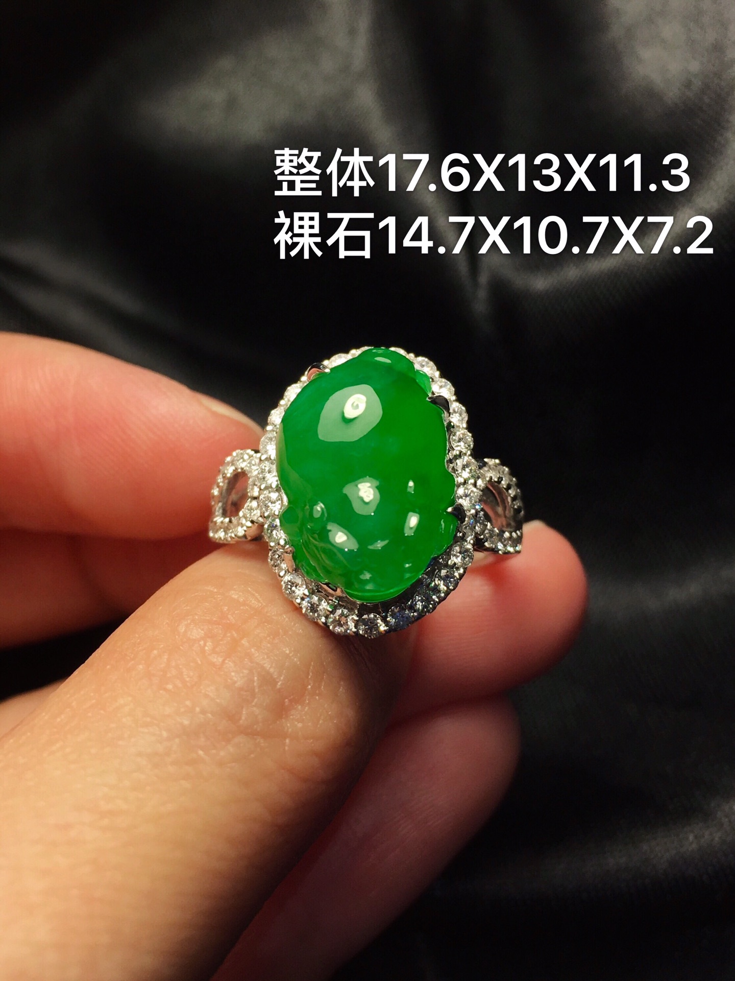质量辣绿貔貅戒指新品，刚设计好的一款辣绿貔貅戒指非常饱满，玉质细腻。完美整体17.6X13X11.3裸石14.7X10.7X7.2特惠������������
