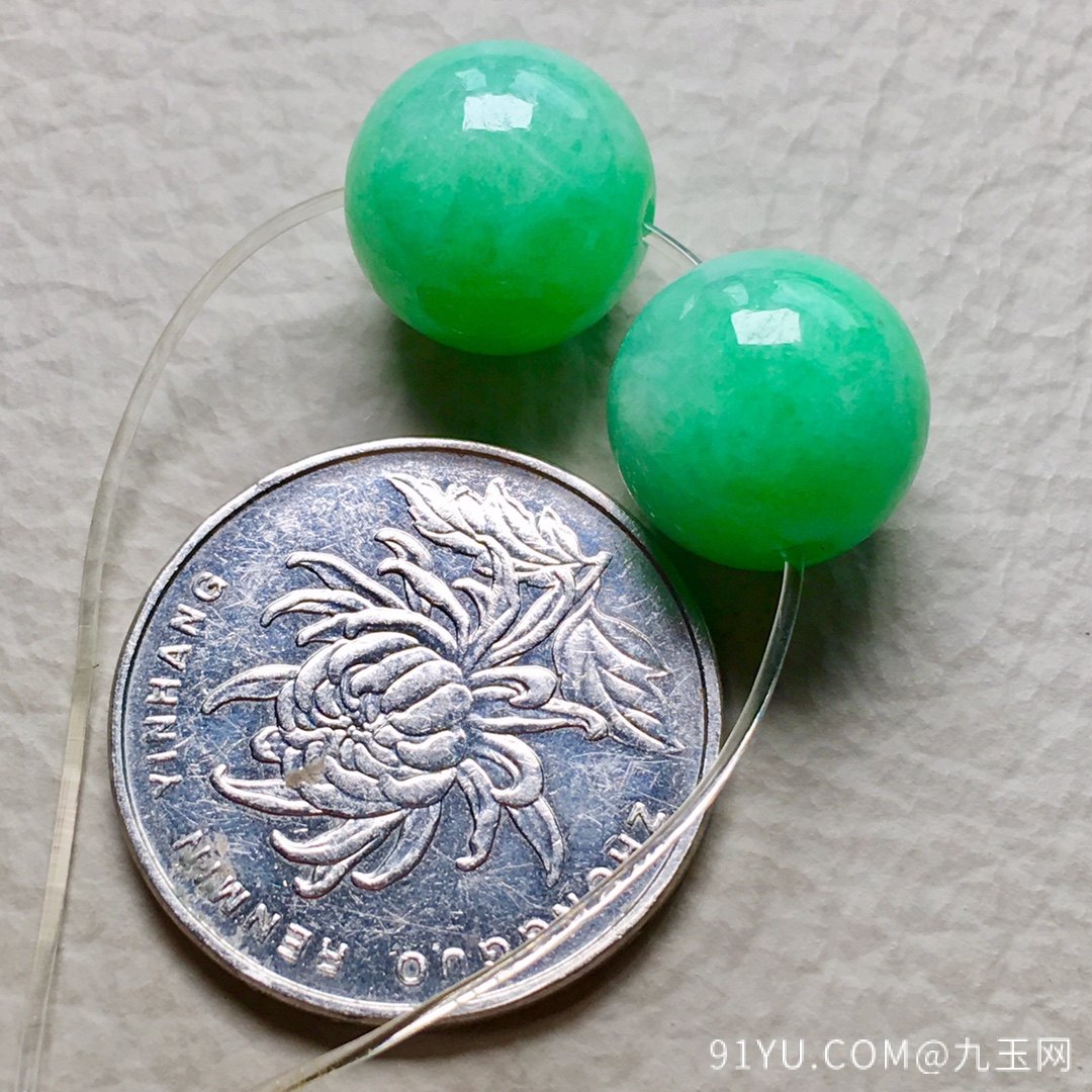 ❤母亲节福利一对。一对冰绿珠珠，珠圆玉润，料子细腻，超性价比，裸石：12.8mm