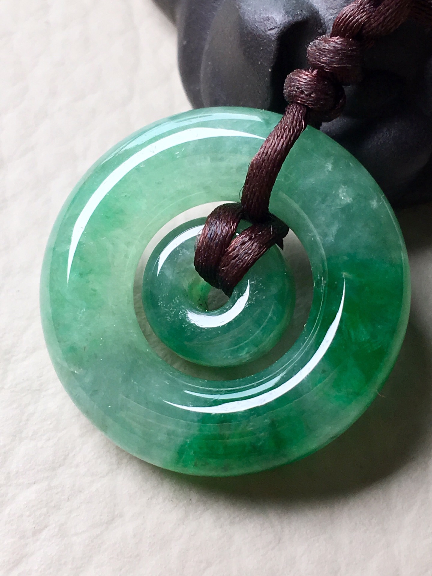 ❤。冰种飘阳绿子母扣吊坠，玉质细腻水润，裸石：23-6mm