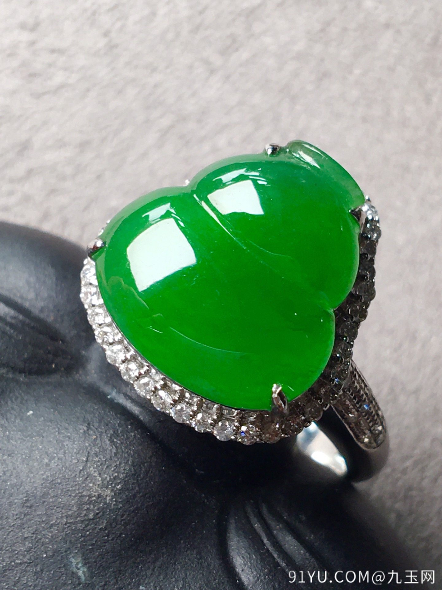 价❤正阳绿葫芦戒指，玉质细腻，完美无瑕。裸石：13.5-13-3.5