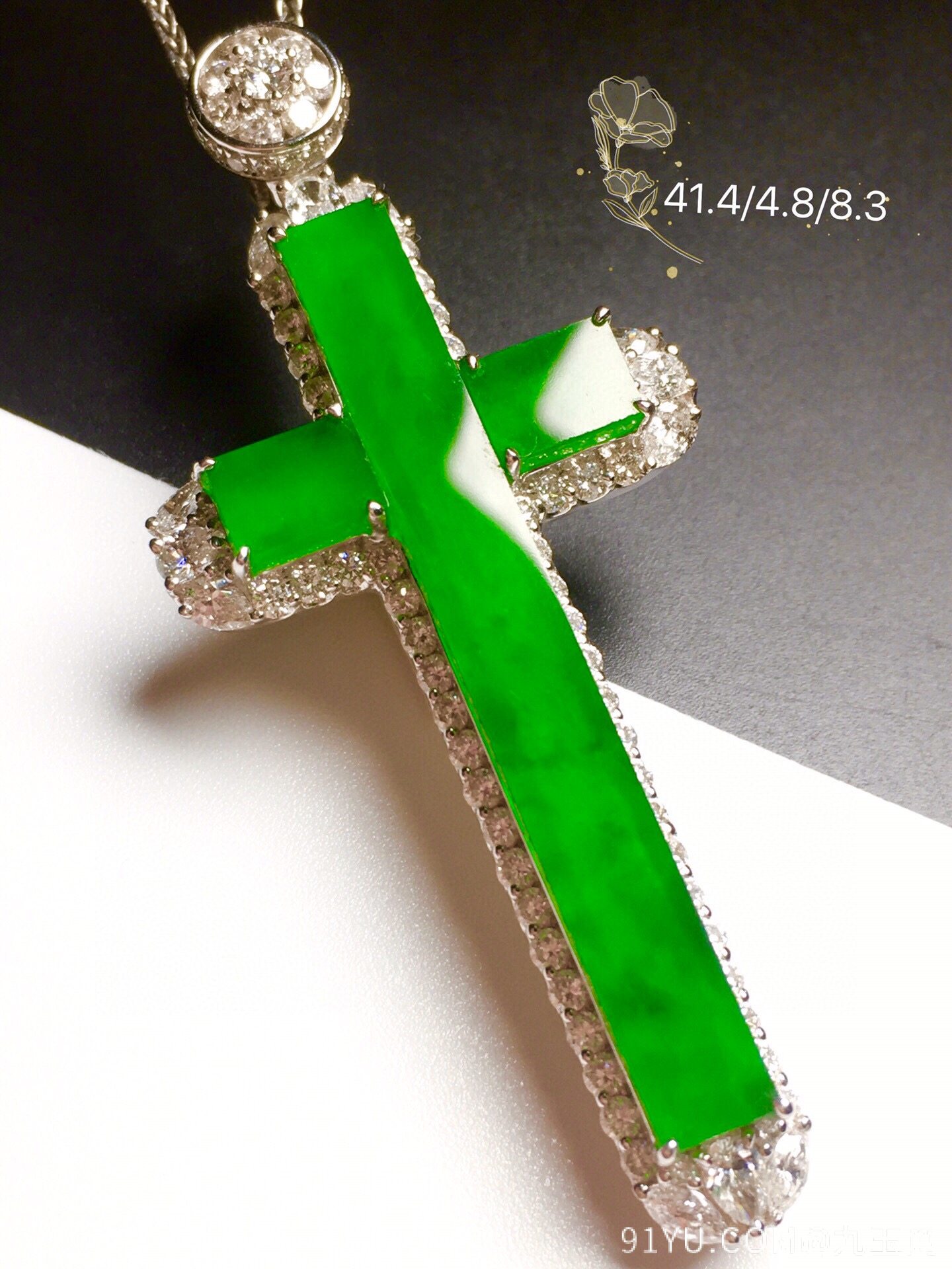 【高冰阳绿，十字架】水润，玉质细腻，冰绿冰透，完美无暇，18k金奢华钻石镶嵌