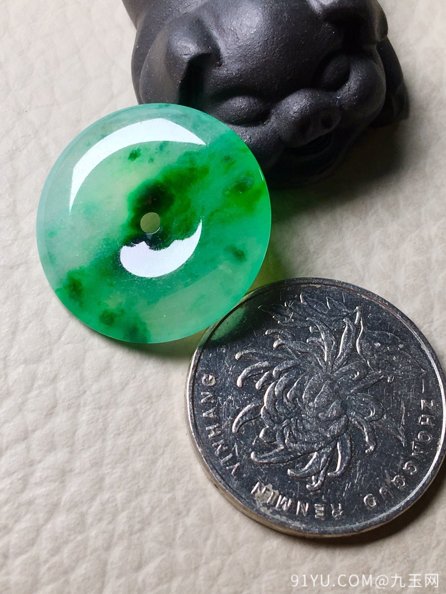 ❤。冰种飘阳绿平安扣，玉质细腻水润，很肥美，裸石：22.7-4mm。完美
