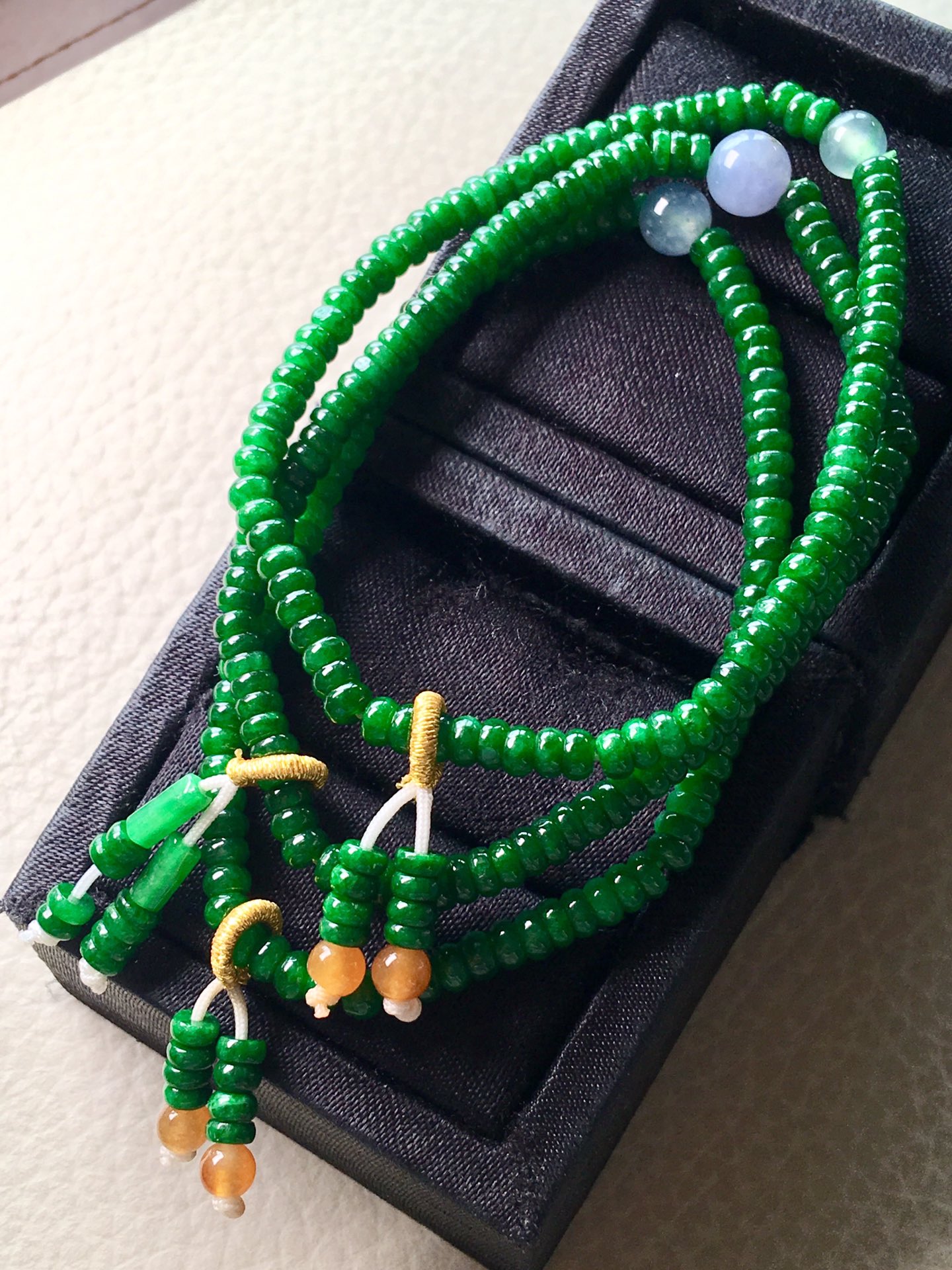 ❤一条。冰种辣绿珠珠手串，色辣绿，玉质细腻水润，超性价比，裸石：4，3.9，3.9mm