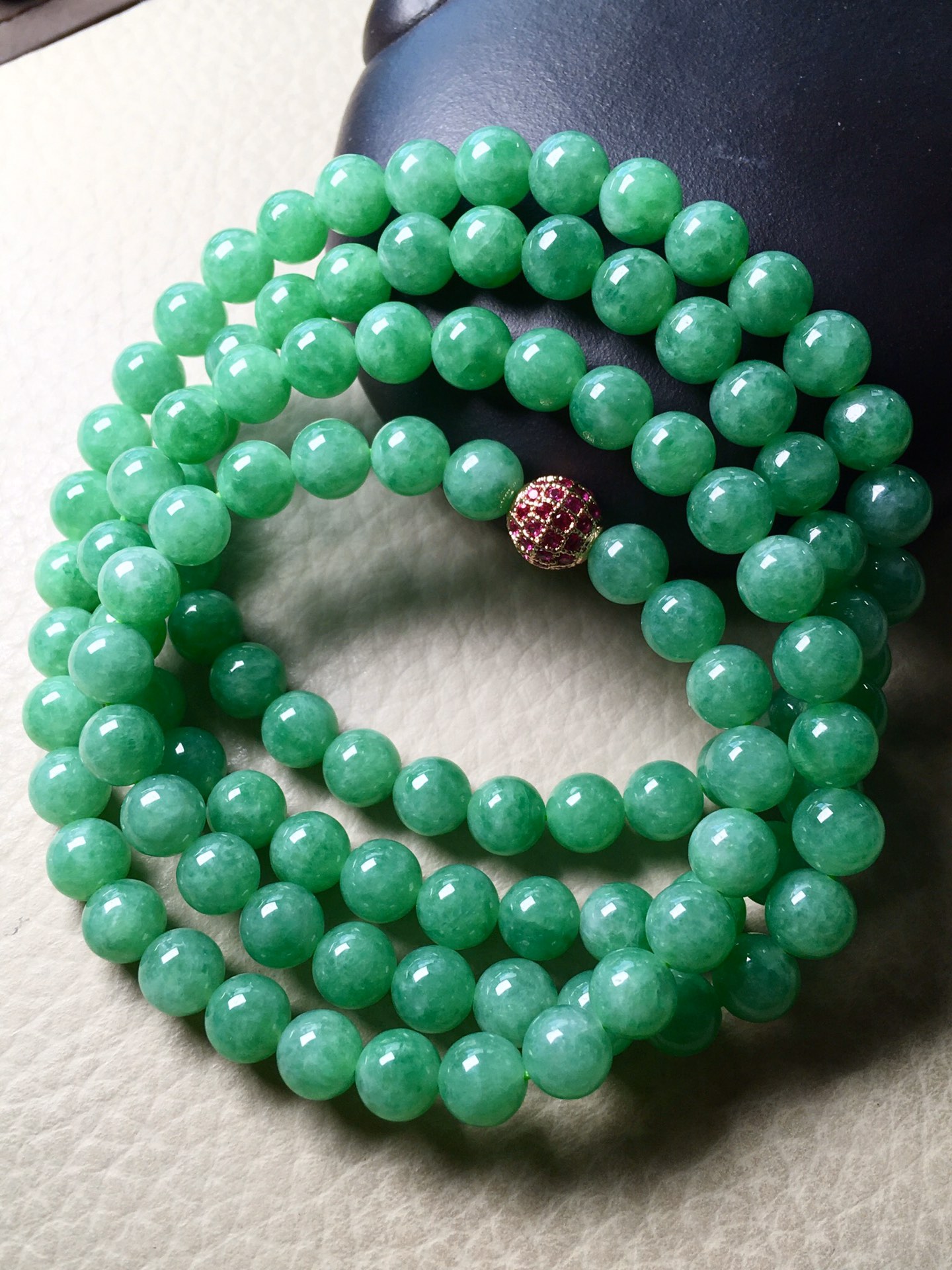 ❤。冰绿珠珠项链手链两用，珠圆玉润，色阳绿，直径：7mm。颗