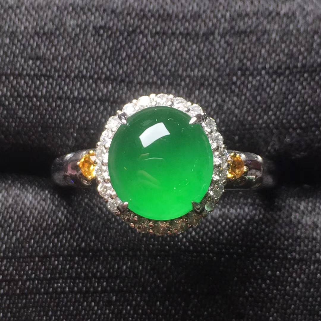 18K金镶翡翠帝王绿戒指，完美无暇，种色1流，质量杠杠的，裸石尺寸9/8.3/3mm，性价比超高，值得杀手慢无，价️����