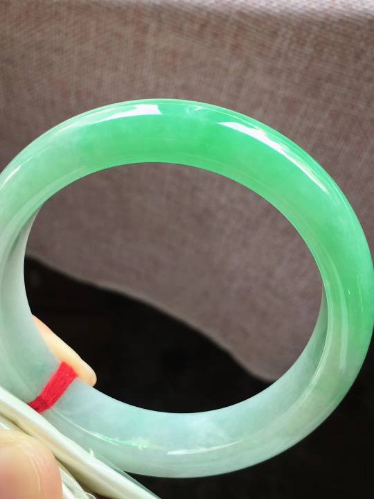圈口57，正圈手镯，半圈果绿色，水润，超值，完美，尺寸57-13.5-8.3mm����