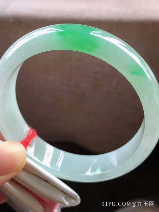 冰飘绿正圈翡翠手镯，完美，种老水足，色阳，尺寸55/14/7mm，结缘