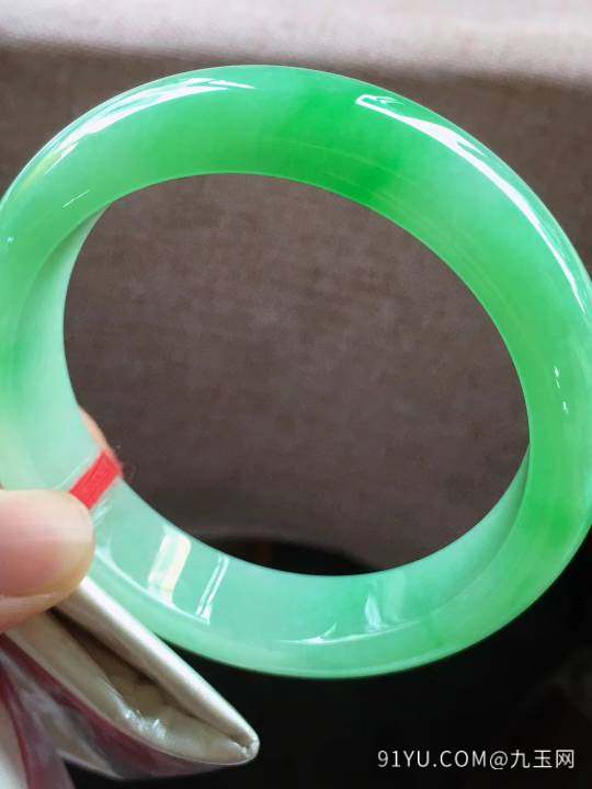 冰飘绿正圈翡翠手镯，完美，种老水足，色阳，尺寸59/14.6/9mm，开
