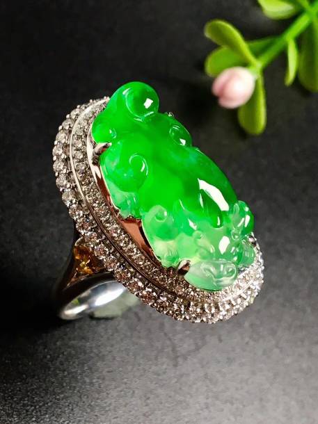 冰阳绿貔貅戒指，色阳，种老，戒指内圈17.5裸石尺寸22.5-11-5