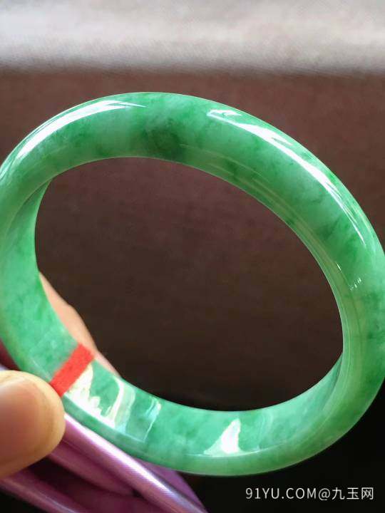 满绿正圈翡翠手镯，完美，种老料细，色阳，尺寸57.5/13/7mm，结缘