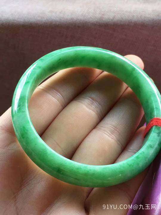 满绿正圈翡翠手镯，完美，种老料细，色阳，尺寸57.5/13/7mm，结缘