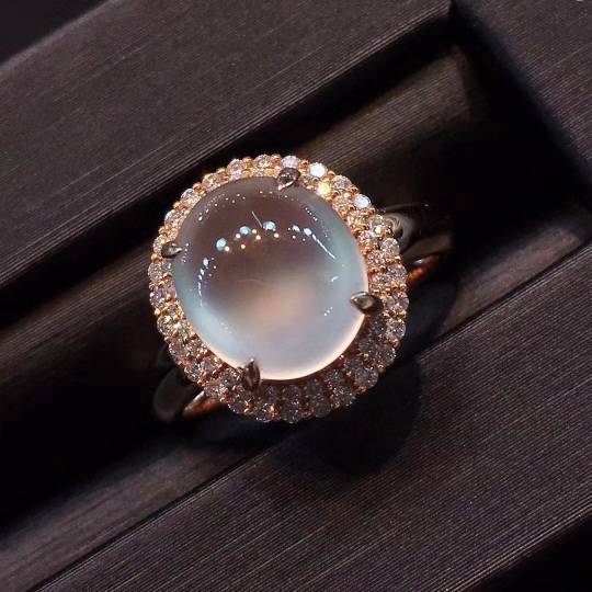 玻璃种女款戒指，钻石光芒，料子干净，蛋面饱满，完美无纹裂，18k玫瑰金镶嵌钻石，[爱心