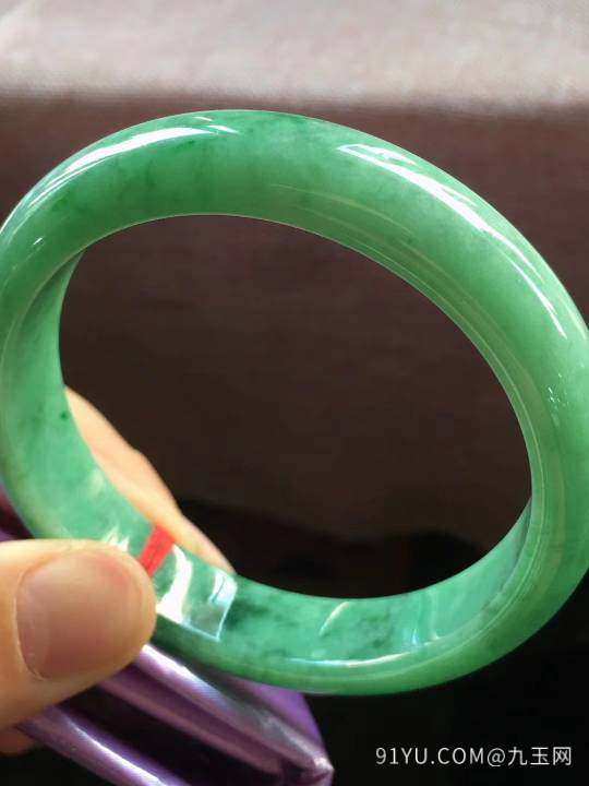 满豆绿正圈翡翠手镯，完美，种老料细，尺寸59/13.2/8mm，结缘
